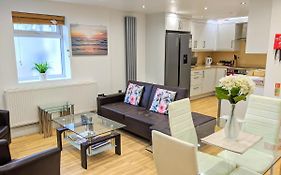 Spacious 2-Bed Apartment In Central Kingston Near Richmond Park